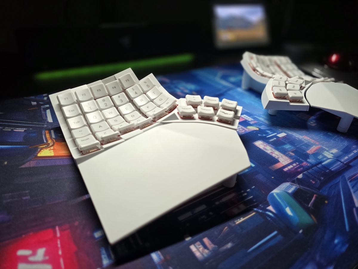 MoErgo Glove80 Ergonomic Keyboard review