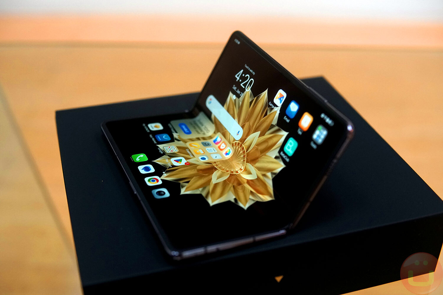 HONOR Magic V2 Review: An Impressively Thin And Light Foldable Phone