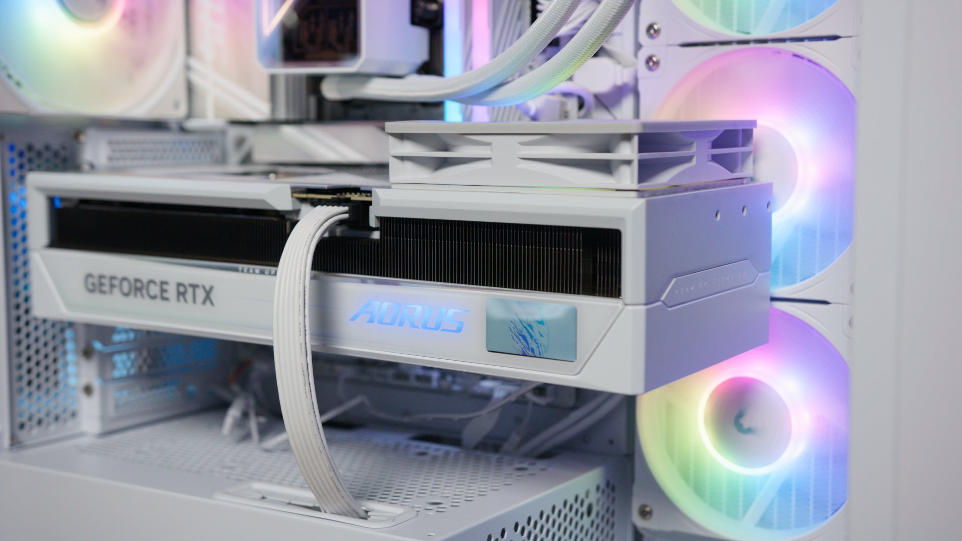 AORUS GeForce RTX5090 MASTER ICE 32G Graphics Card Review