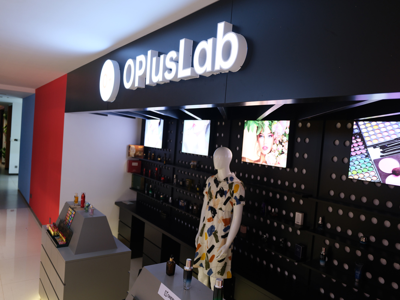 Here’s how robots and dummies make OnePlus’ phone photos better